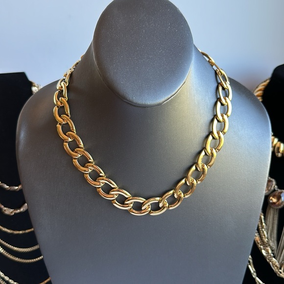 VTG Monet Chunky Gold Tone Oval Chain Link Collar Necklace 17” - Picture 4 of 4